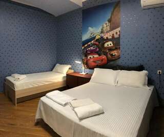 Гостевой дом Guesthouse in Tbilisi Тбилиси Трехместный номер с балконом-2
