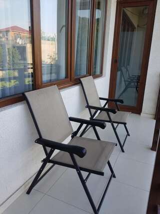 Гостевой дом Guesthouse in Tbilisi Тбилиси Номер с кроватью размера «queen-size» и балконом-5