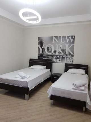 Гостевой дом Guesthouse in Tbilisi Тбилиси Двухместный номер с 2 отдельными кроватями и балконом-3